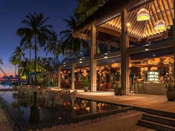 Velaa-Private-Island-Avi-Bar-600x450