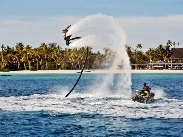 Velaa_Private_Island_Flyboard-600x450
