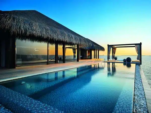 Velaa_Private_Island_Ocean_Pool_House_Sunset_1-600x450