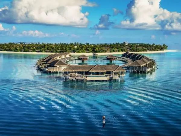 Velaa_Private_Island_Over_Water_Villas-600x450