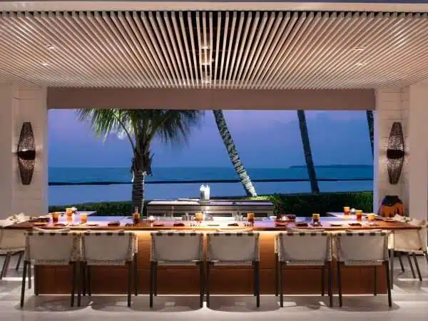 Web-RGB-Cheval-Blanc-Randheli-Diptyque-Restaurant_Teppanyaki-S.Candito-600x450