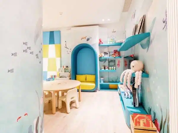 Web-RGB-Cheval-Blanc-Randheli-Kids-Room-Seaplane-Lounge-Oliver-Fly-March-2023-600x450