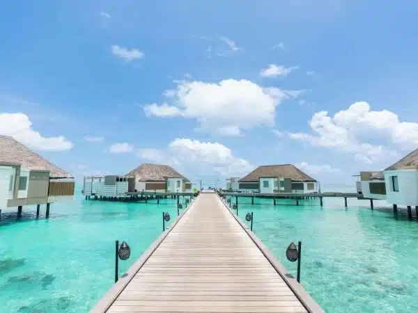 Web-RGB-Cheval-Blanc-Randheli-Water-Villas-Oliver-Fly-March-2023-600x450