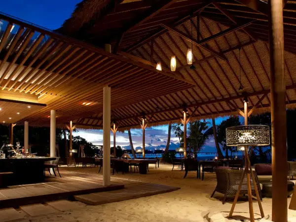 imgi_10_Park-Hyatt-Maldives-Hadahaa-P106-The-Island-Grill.16x9-600x450