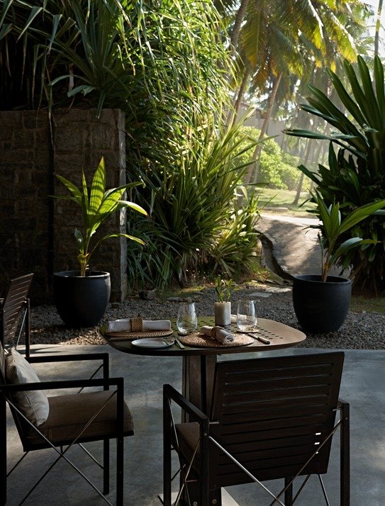 imgi_183_amanwella_sri_lanka_-_garden_dining_2