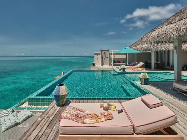 imgi_2_luxury-resort-maldives-finolhu-rooms-rockstar-villa-terrace-relaxing-area-1024x683-1-600x450