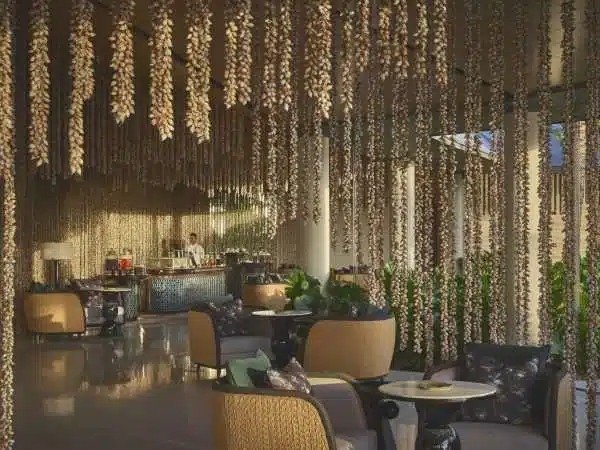 imgi_3_Peacock-Alley-600x450