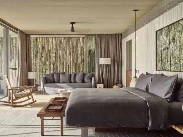 imgi_5_PATINA_MALDIVES_VILLA_ONE-B_BEACH-POOL_INTERIOR-600x450