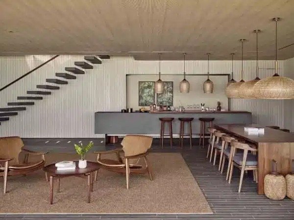 imgi_6_PATINA_MALDIVES_VILLA_THE-BEACH-HOUSE_LIVING_ROOM-600x450