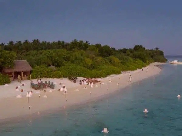 imgi_6_Soneva-Fushi-Sobah_s-Aerial-600x450