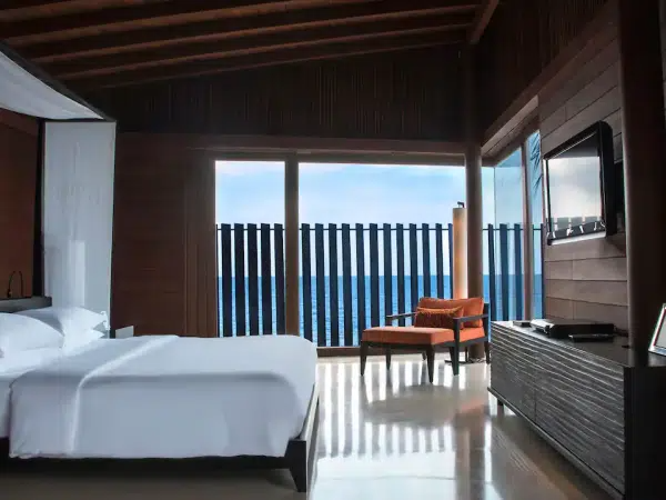 imgi_7_Park-Hyatt-Maldives-Hadahaa-P267-Water-Villa-Bedroom.16x9-600x450