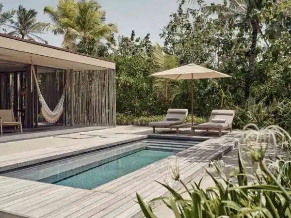 imgi_8_PATINA_MALDIVES_VILLA_ONE-B_BEACH-POOL_EXTERIOR-600x450