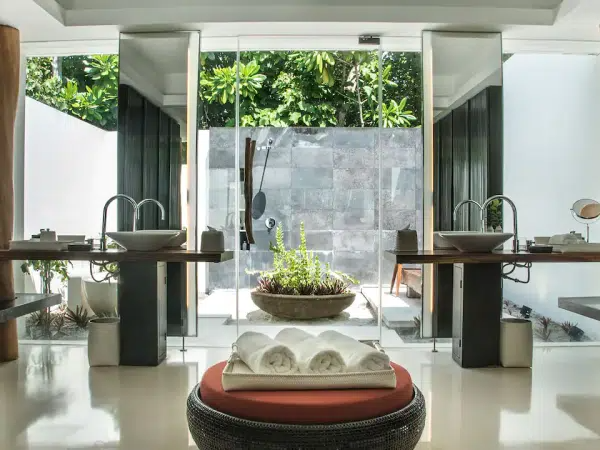 imgi_8_Park-Hyatt-Maldives-Hadahaa-P264-Park-Villa-Bathroom.16x9-600x450