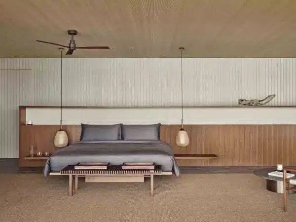 imgi_9_PATINA_MALDIVES_VILLA_THE-BEACH-HOUSE_MASTER_BEDROOM_2-600x450